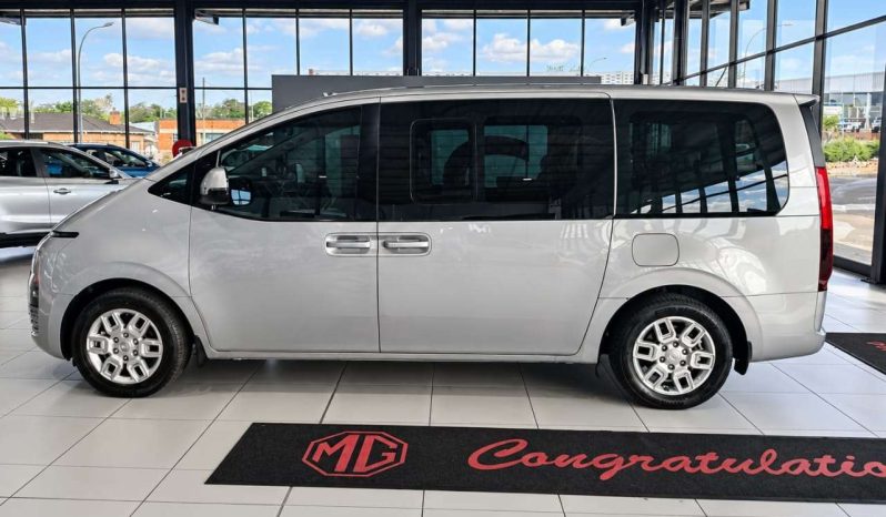 
								Hyundai H-1/STARIA STARIA 2.2D EXECUTIVE A/T full									