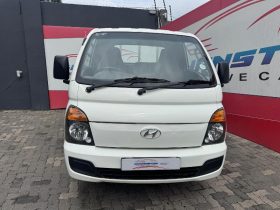 Hyundai H100 Bakkie 2.6D Deck