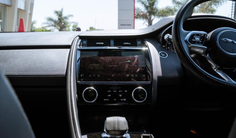 
								Jaguar E-Pace D200 AWD R-Dynamic SE full									