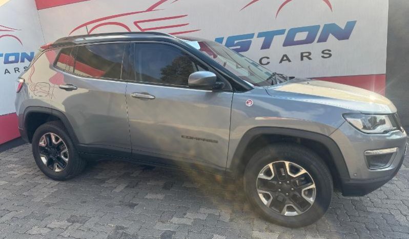 
								Jeep Compass 2.4 Trailhawk At full									