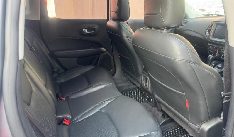 
								Jeep Compass 2.4 Trailhawk At full									