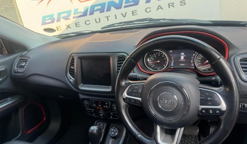 
								Jeep Compass 2.4 Trailhawk At full									