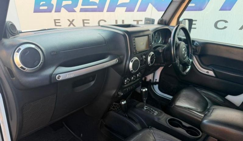 
								Jeep Wrangler Unlimited 3.6 Sahara At full									