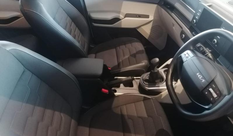 
								Kia Carens 1.5 Ls full									