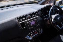 
										Kia Rio hatch 1.4 Tec full									