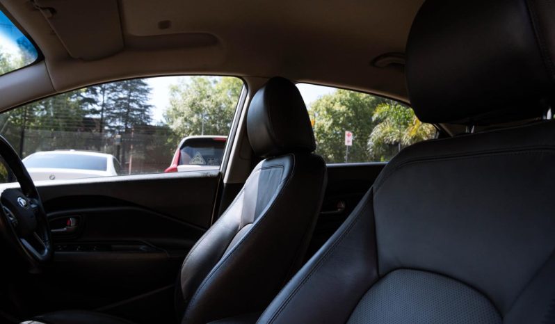 
								Kia Rio hatch 1.4 Tec full									