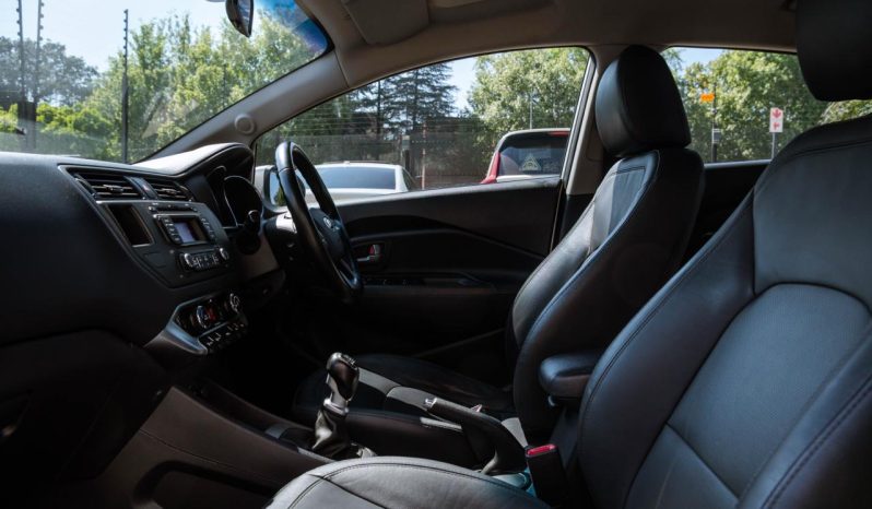 
								Kia Rio hatch 1.4 Tec full									