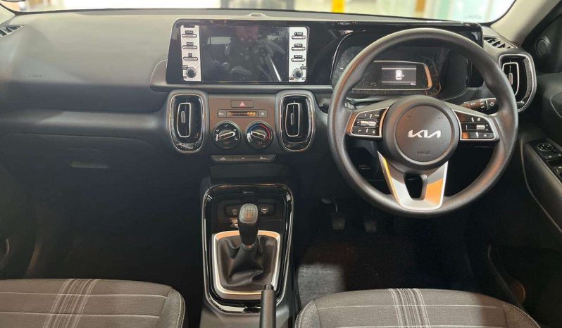 
								KIA Sonet SONET 1.5 LX full									