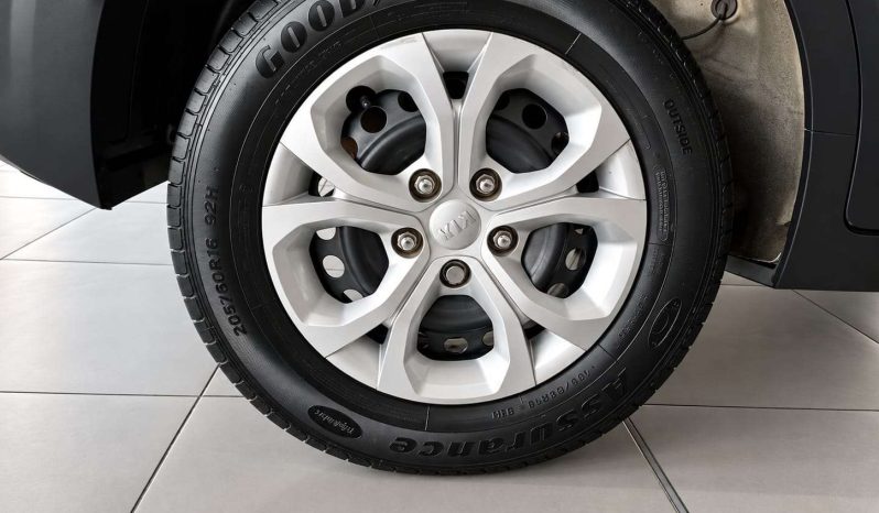 
								KIA Sonet SONET 1.5 LX full									