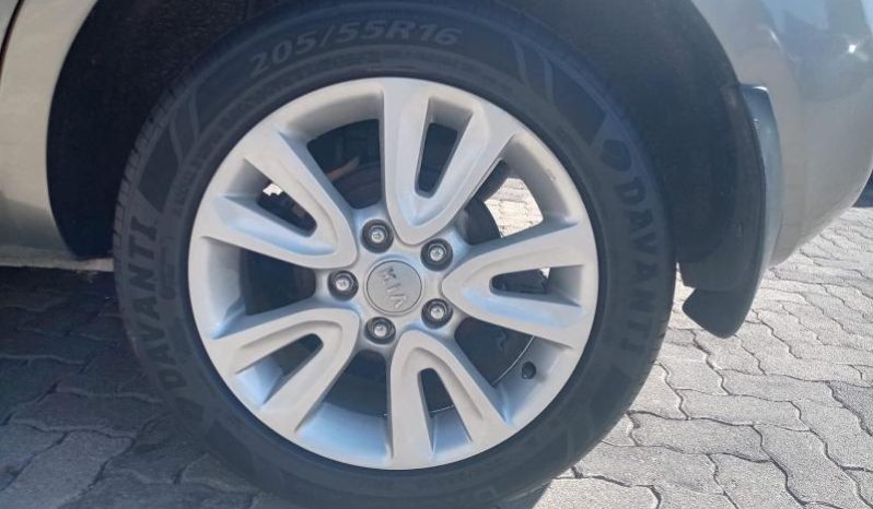 
								Kia Soul 1.6 full									