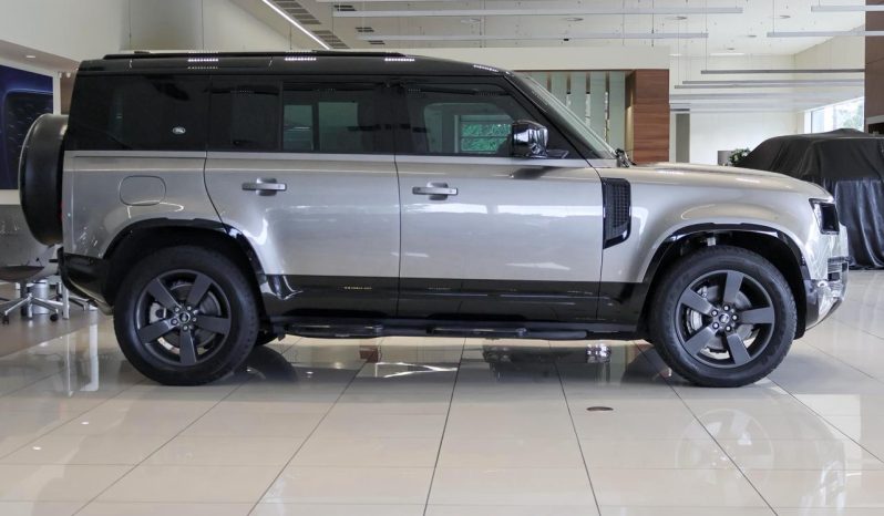 
								Land Rover Defender 110 D300 X-Dynamic Hse Awd (221kW) full									