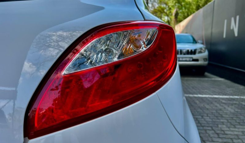 
								Mazda 2 1.3 Active full									