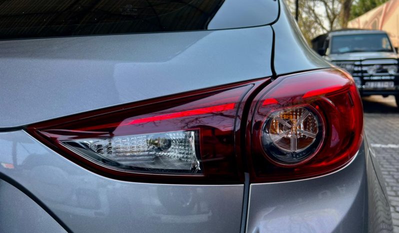 
								Mazda 3 1.6 Dynamic 5-Door full									