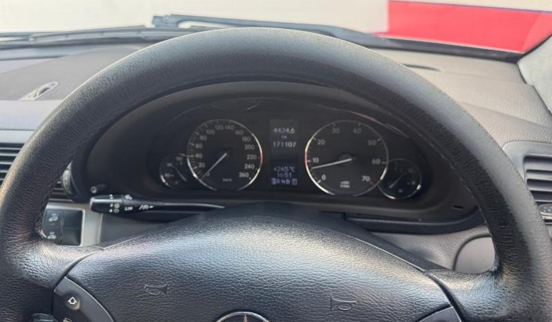 
								Mercedes Benz C-Class Sedan 200 K Classic Touchshift full									