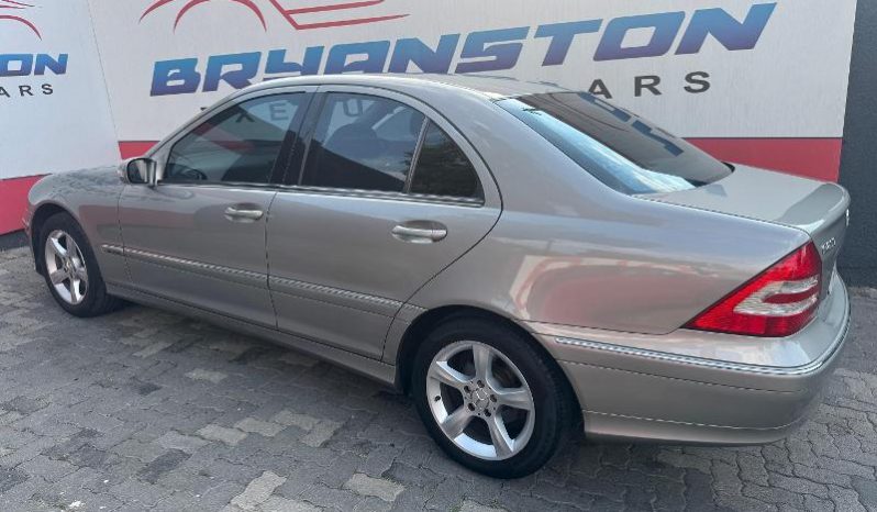
								Mercedes Benz C-Class Sedan 200 K Classic Touchshift full									