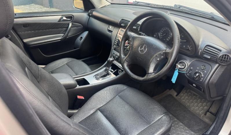 
								Mercedes Benz C-Class Sedan 200 K Classic Touchshift full									