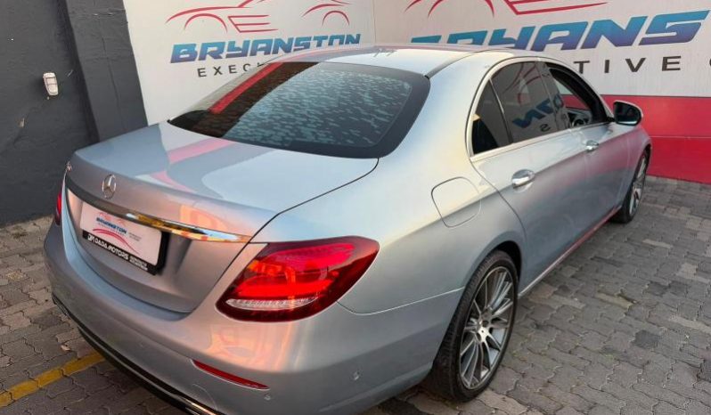 
								Mercedes Benz E-Class Sedan E 200 Avantgarde 7G-Tronic full									