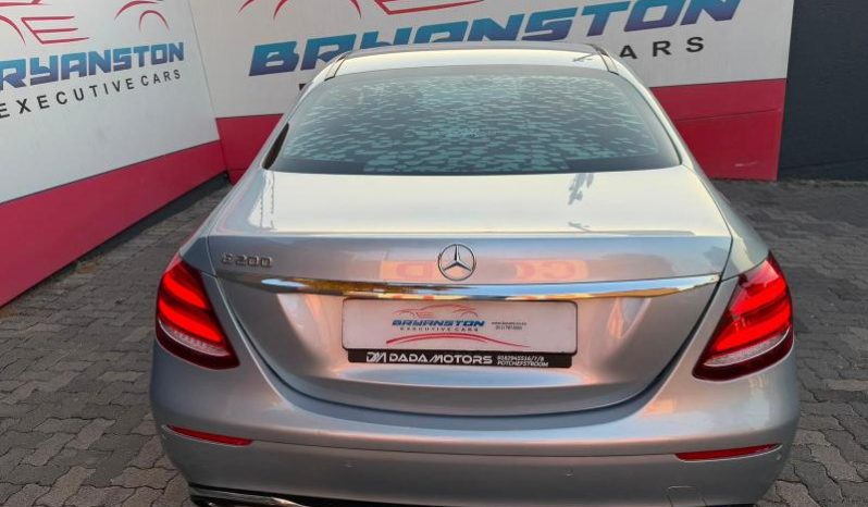 
								Mercedes Benz E-Class Sedan E 200 Avantgarde 7G-Tronic full									