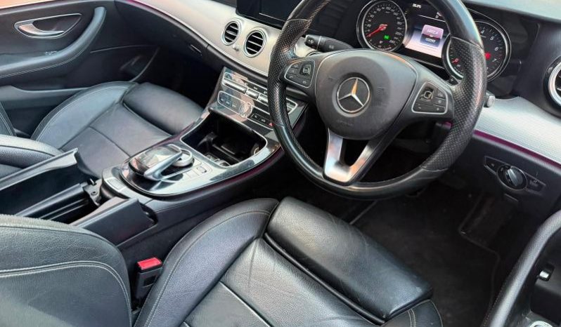 
								Mercedes Benz E-Class Sedan E 200 Avantgarde 7G-Tronic full									