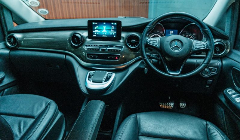 
								Mercedes Benz V-Class 220 D Avantgarde full									
