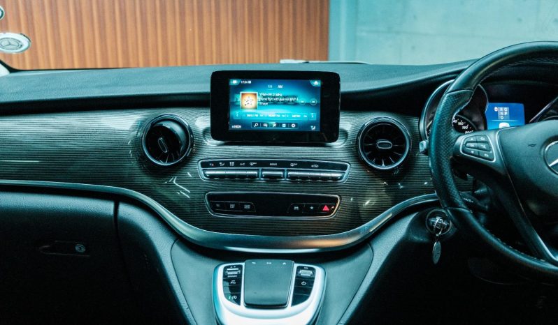 
								Mercedes Benz V-Class 220 D Avantgarde full									