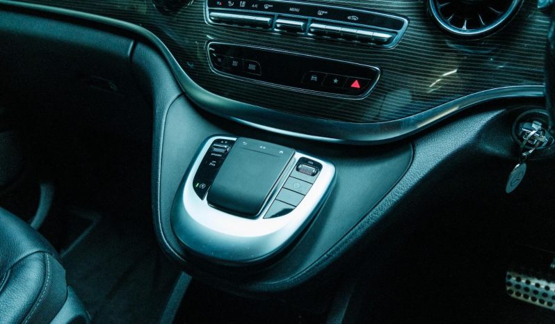 
								Mercedes Benz V-Class 220 D Avantgarde full									
