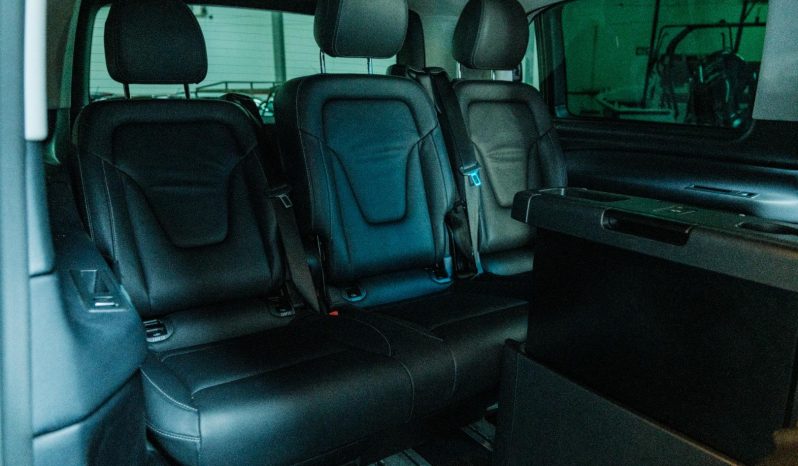 
								Mercedes Benz V-Class 220 D Avantgarde full									