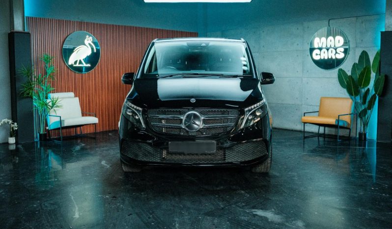 
								Mercedes Benz V-Class 220 D Avantgarde full									