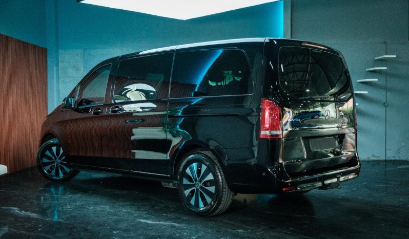 
								Mercedes Benz V-Class 220 D Avantgarde full									