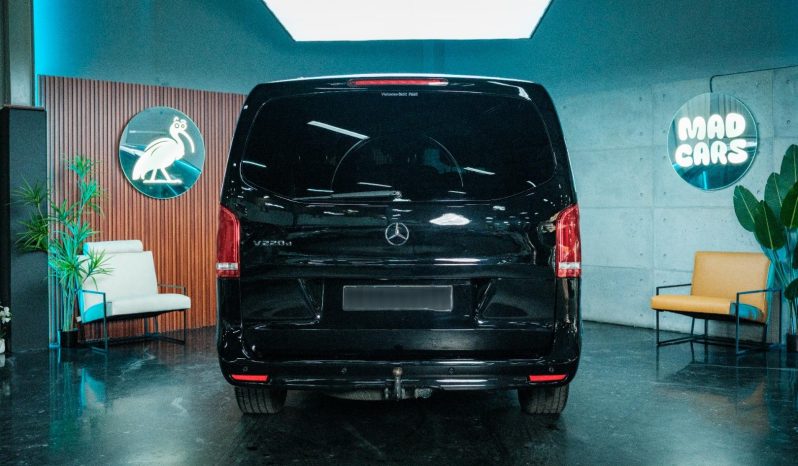 
								Mercedes Benz V-Class 220 D Avantgarde full									