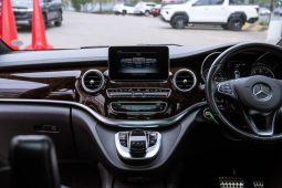 
										Mercedes-Benz V-Class V250d Avantgarde full									
