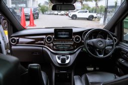
										Mercedes-Benz V-Class V250d Avantgarde full									