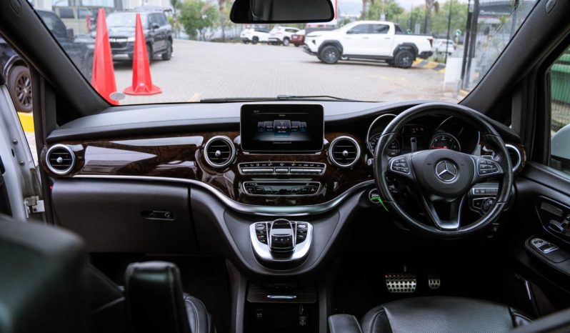 
								Mercedes-Benz V-Class V250d Avantgarde full									
