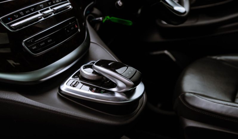 
								Mercedes-Benz V-Class V250d Avantgarde full									