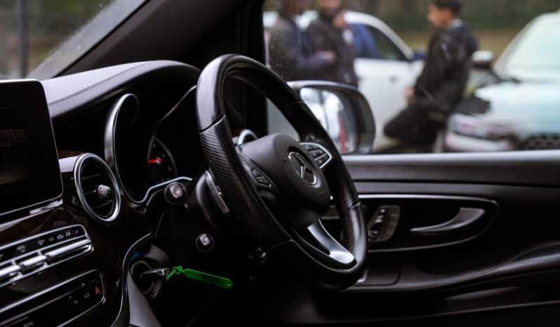 
								Mercedes-Benz V-Class V250d Avantgarde full									