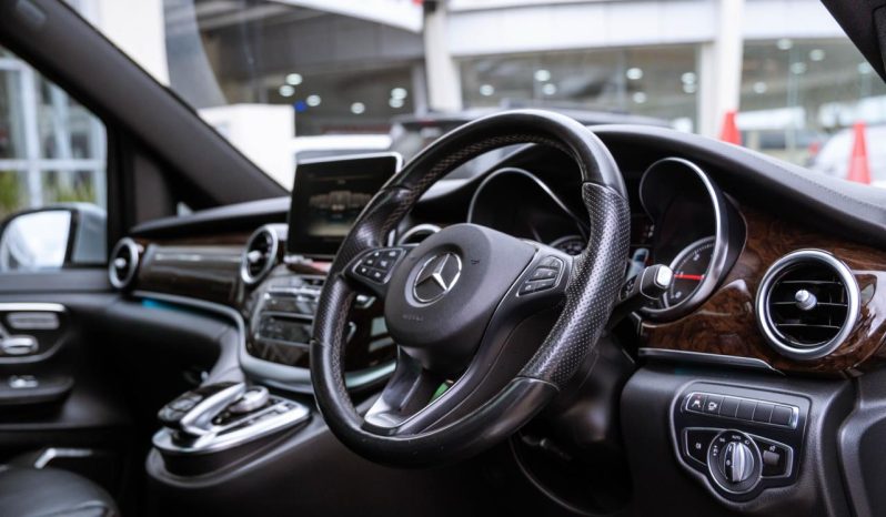 
								Mercedes-Benz V-Class V250d Avantgarde full									