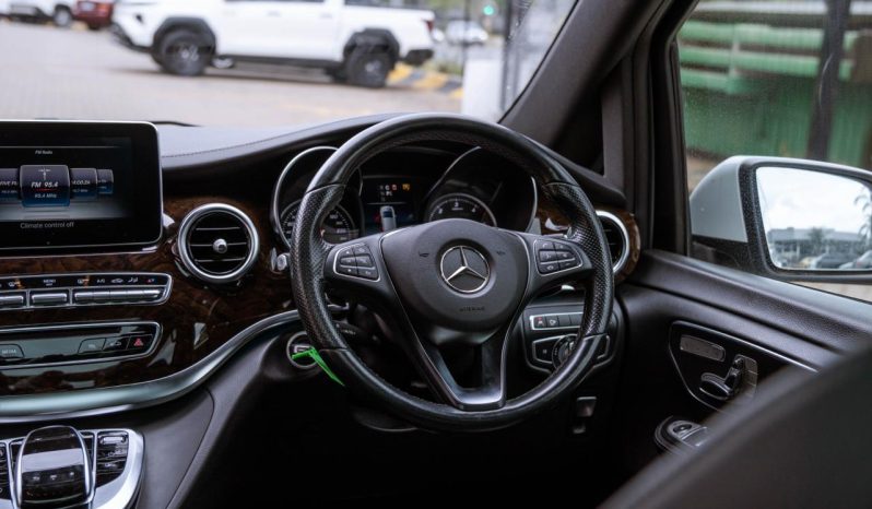 
								Mercedes-Benz V-Class V250d Avantgarde full									