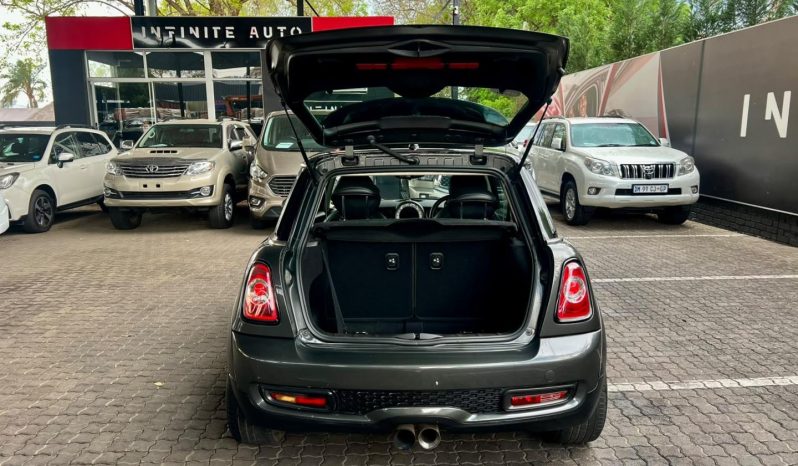 
								MINI Hatch Cooper S full									