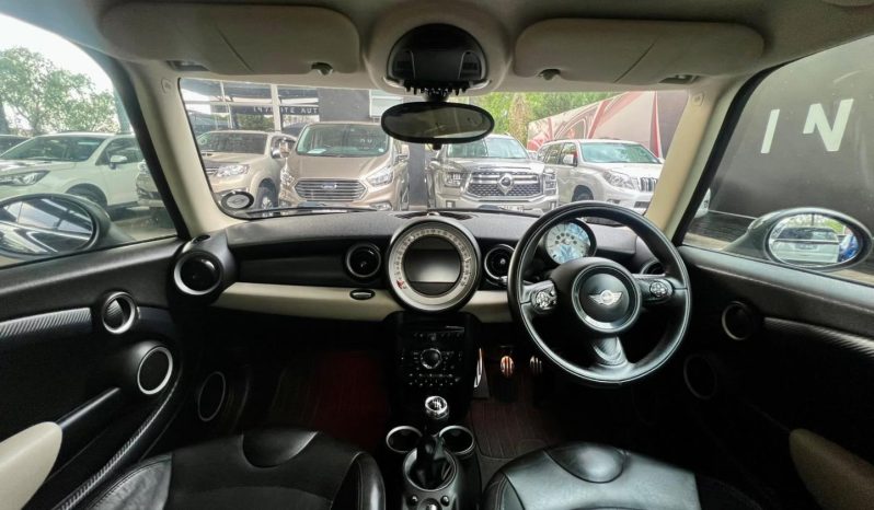 
								MINI Hatch Cooper S full									