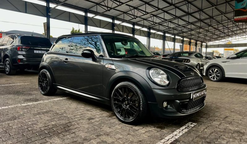 
								MINI Hatch Cooper S full									