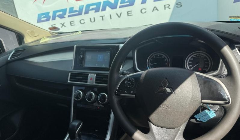 
								Mitsubishi Xpander 1.5 At full									
