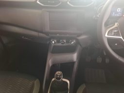 
										Nissan Magnite 1.0T Visia full									