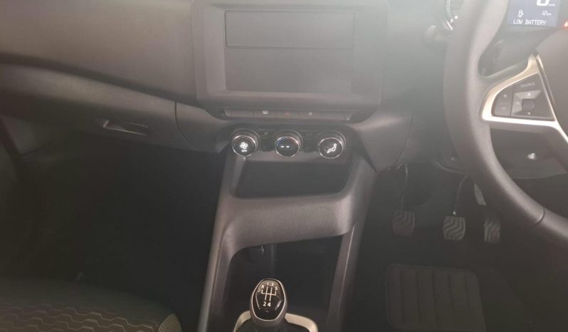 
								Nissan Magnite 1.0T Visia full									