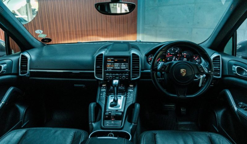 
								Porsche Cayenne 3.0 Diesel Tiptronic full									