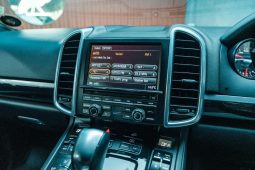 
										Porsche Cayenne 3.0 Diesel Tiptronic full									