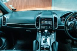 
										Porsche Cayenne 3.0 Diesel Tiptronic full									