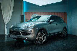 
										Porsche Cayenne 3.0 Diesel Tiptronic full									