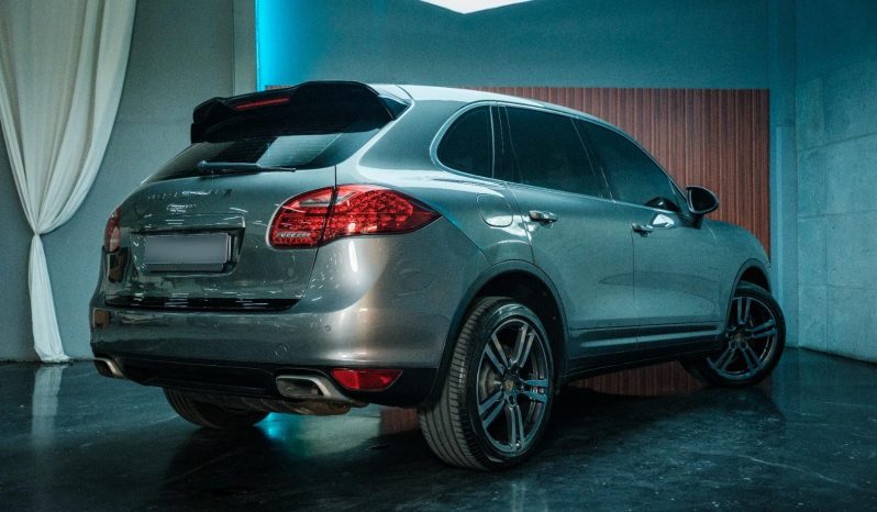 
								Porsche Cayenne 3.0 Diesel Tiptronic full									