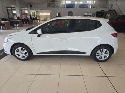
										Renault CLIO CLIO IV 900T AUTHENTIQUE 5DR (66KW) full									