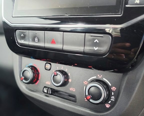 
								Renault Kwid 1.0 Dynamique (abs) full									